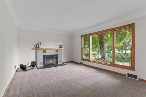 304 17th Ave N, South Saint Paul, MN 55075