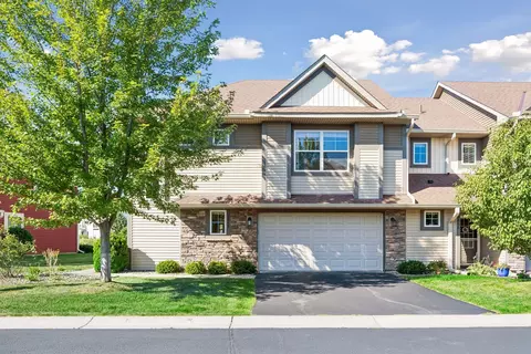 9868 5th Street Ln N, Lake Elmo, MN 55042
