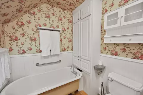 Bath - 327 4th Ave S, Saint Cloud, MN 56301 photo 3 of 4