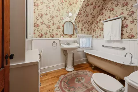 Bath - 327 4th Ave S, Saint Cloud, MN 56301 photo 2 of 4