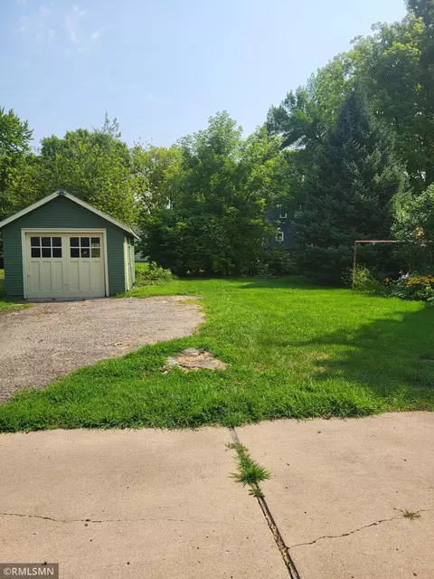 Exterior - 919 6th St SW, Willmar, MN 56201 photo 5 of 6