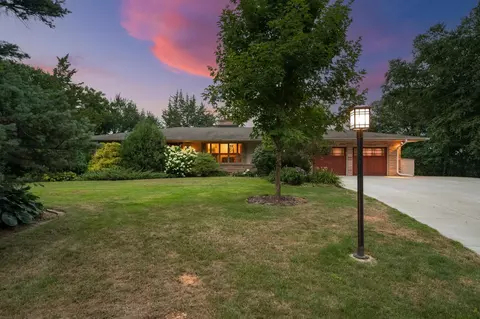 15753 Cedar Ridge Rd, Eden Prairie, MN 55347