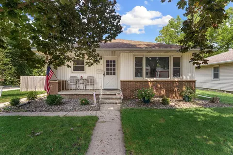 704 E School St, Owatonna, MN 55060