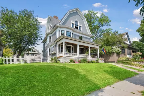 1906 Emerson Ave S, Minneapolis, MN 55403
