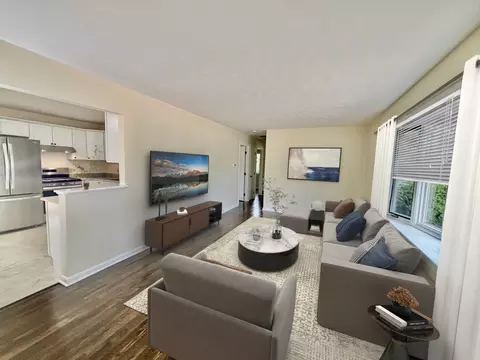 2021 Chambers St, Maplewood, MN 55109