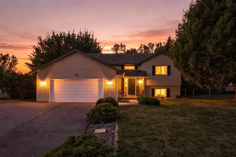 30936 Marigold Ln, Lindstrom, MN 55045