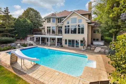 7602 S Bay Cir, Bloomington, MN 55438