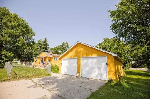 Exterior - 511 W 11th St, Morris, MN 56267 photo 6 of 14