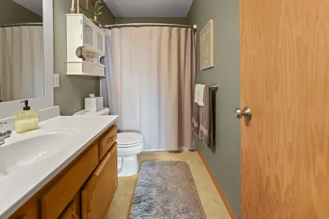 Bath - 2601 42nd Ave S, Saint Cloud, MN 56301 photo 2 of 5