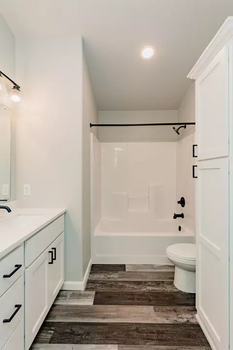 Bath - 166 Pine Ave, Mapleton, ND 58059 photo 1 of 4