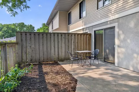 1211 Trailwood S, Hopkins, MN 55343