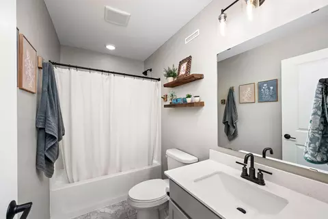 Bath - 4864 Avery Ct, Eagan, MN 55123 photo 3 of 3