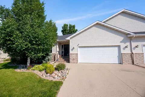 3545 Woodbury Ct S, Fargo, ND 58103