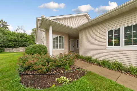 20524 Eastview Curv, Farmington, MN 55024