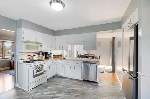 Kitchen - 2018 Shale Ln, Eagan, MN 55122 photo 1 of 2