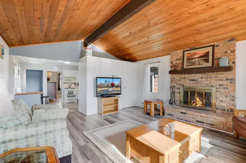 Living - 2018 Shale Ln, Eagan, MN 55122 photo 2 of 2