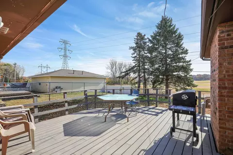 Exterior - 2018 Shale Ln, Eagan, MN 55122 photo 1 of 4