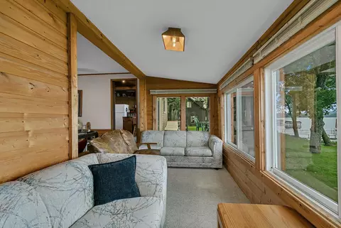 Living - 21307 Agate Beach Rd, Saint Cloud, MN 56301 photo 2 of 9