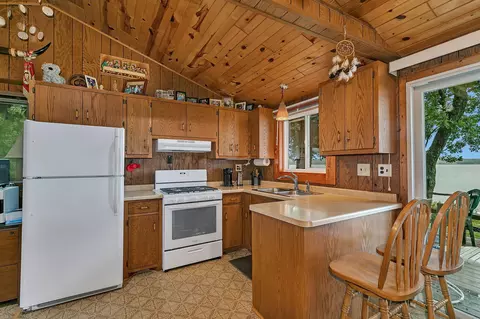 Kitchen - 21307 Agate Beach Rd, Saint Cloud, MN 56301 photo 1 of 3