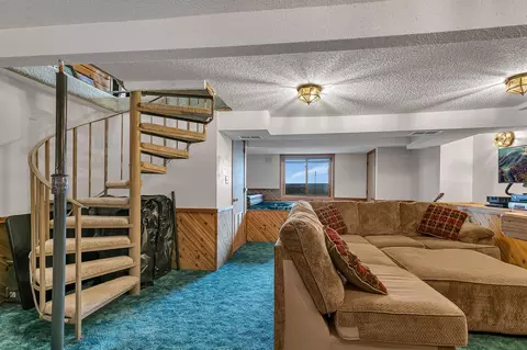 Living - 21307 Agate Beach Rd, Saint Cloud, MN 56301 photo 8 of 9