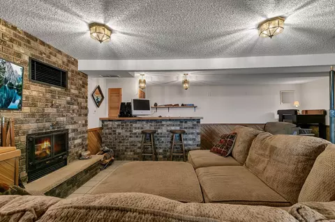 Living - 21307 Agate Beach Rd, Saint Cloud, MN 56301 photo 9 of 9
