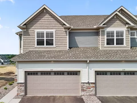 221 Huntington Dr, Waconia, MN 55387