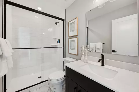 Bath - 6870 Spruce Ln, Corcoran, MN 55340 photo 5 of 7