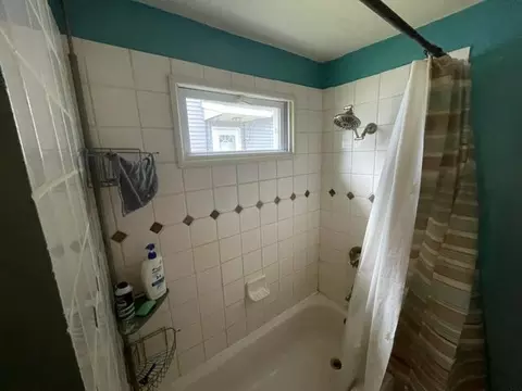 Bath - 702 11th Ave SW, Austin, MN 55912 photo 2 of 2