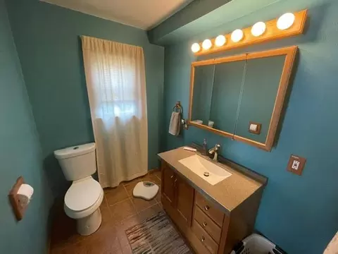 Bath - 702 11th Ave SW, Austin, MN 55912 photo 1 of 2