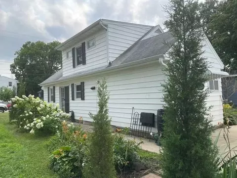 Exterior - 702 11th Ave SW, Austin, MN 55912 photo 3 of 8