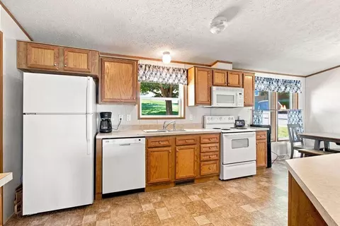 Kitchen - 65531 216th St, Darwin, MN 55324 photo 2 of 4