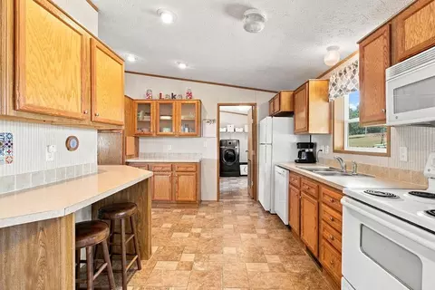 Kitchen - 65531 216th St, Darwin, MN 55324 photo 4 of 4