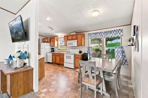 Dining - 65531 216th St, Darwin, MN 55324 photo 1 of 1