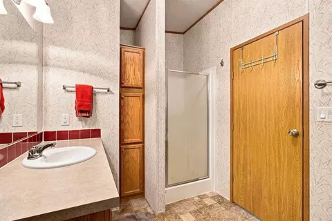 Bath - 65531 216th St, Darwin, MN 55324 photo 3 of 4