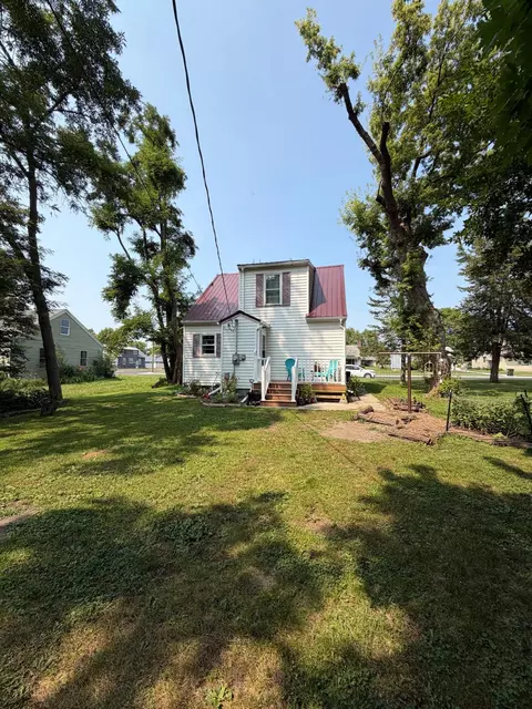 Exterior - 428 E Rooney Ave, Appleton, MN 56208 photo 3 of 4