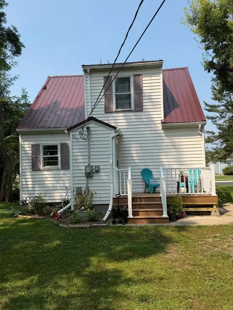 Exterior - 428 E Rooney Ave, Appleton, MN 56208 photo 2 of 4