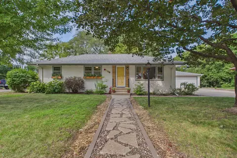 1731 Galtier St, Roseville, MN 55113