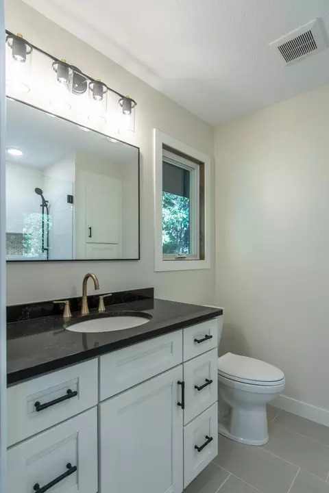 Bath - 16296 Tower Dr, Brainerd, MN 56401 photo 2 of 5