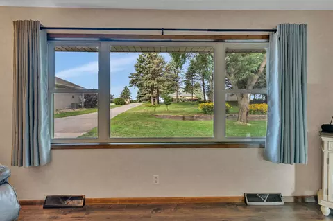 Living - 5641 Highway 71 NE, Willmar, MN 56201 photo 2 of 3