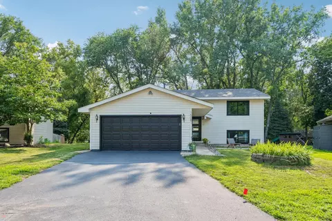 15081 Summerhill Dr, Eden Prairie, MN 55346