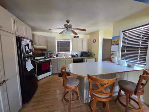813 Ulstad Ave, Albert Lea, MN 56007 photo 2
