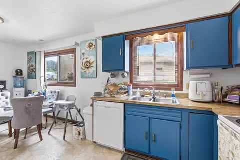 Kitchen - 10200 129th Ave N, Champlin, MN 55316 photo 3 of 3