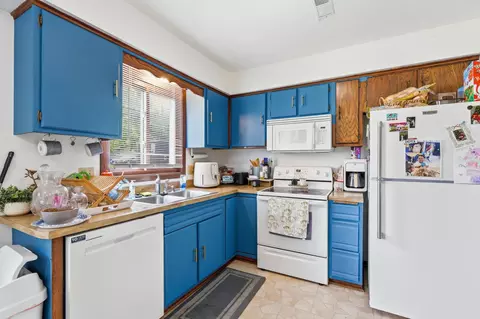 Kitchen - 10200 129th Ave N, Champlin, MN 55316 photo 2 of 3