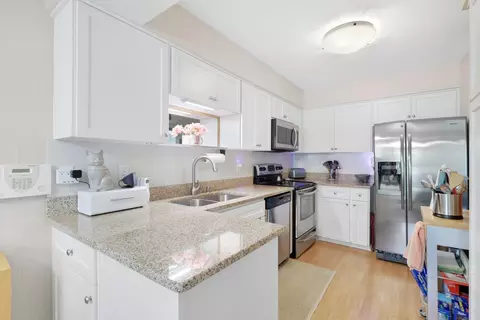 1501 W 140th St, Burnsville, MN 55337