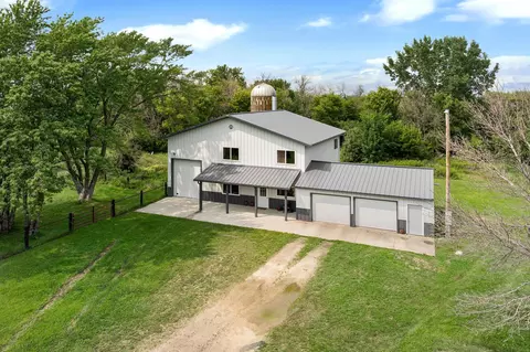 57414 205th St, Austin, MN 55912