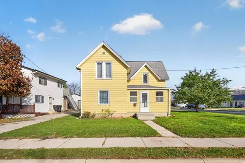 121 6th St NE, Stewartville, MN 55976