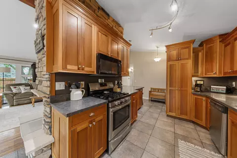 Kitchen - 17 9th Ave SE, Faribault, MN 55021 photo 4 of 9