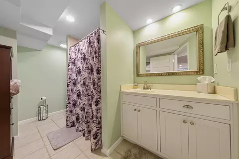 Bath - 17 9th Ave SE, Faribault, MN 55021 photo 3 of 3