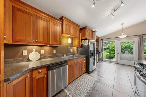 Kitchen - 17 9th Ave SE, Faribault, MN 55021 photo 6 of 9