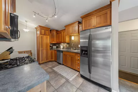 Kitchen - 17 9th Ave SE, Faribault, MN 55021 photo 2 of 9
